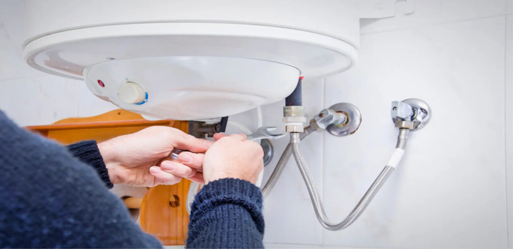Instalación y reparación de boilers y termos eléctricos en interiores con productos y servicios de plomería.