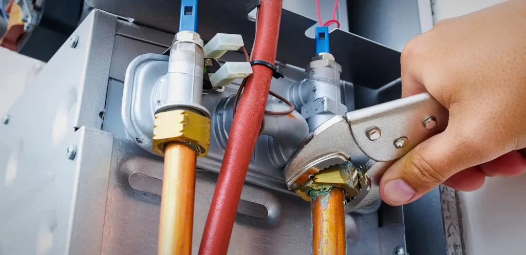 Conversión de equipos a gas, servicio de reparación y mantenimiento de instalaciones plomería para interiores.