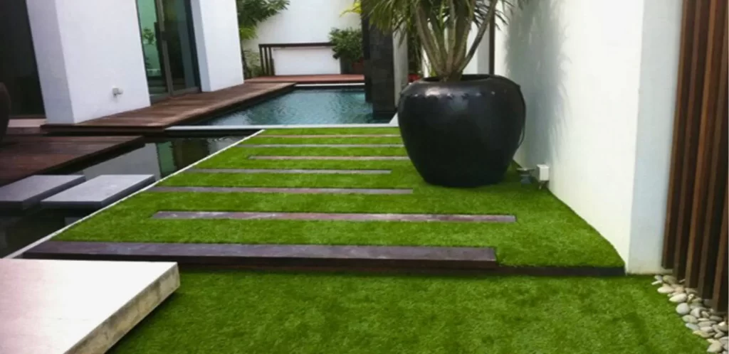 Pisos sintéticos de grama para interiores y exteriores, duraderos y fáciles de mantener, parte de nuestros productos de pisos.