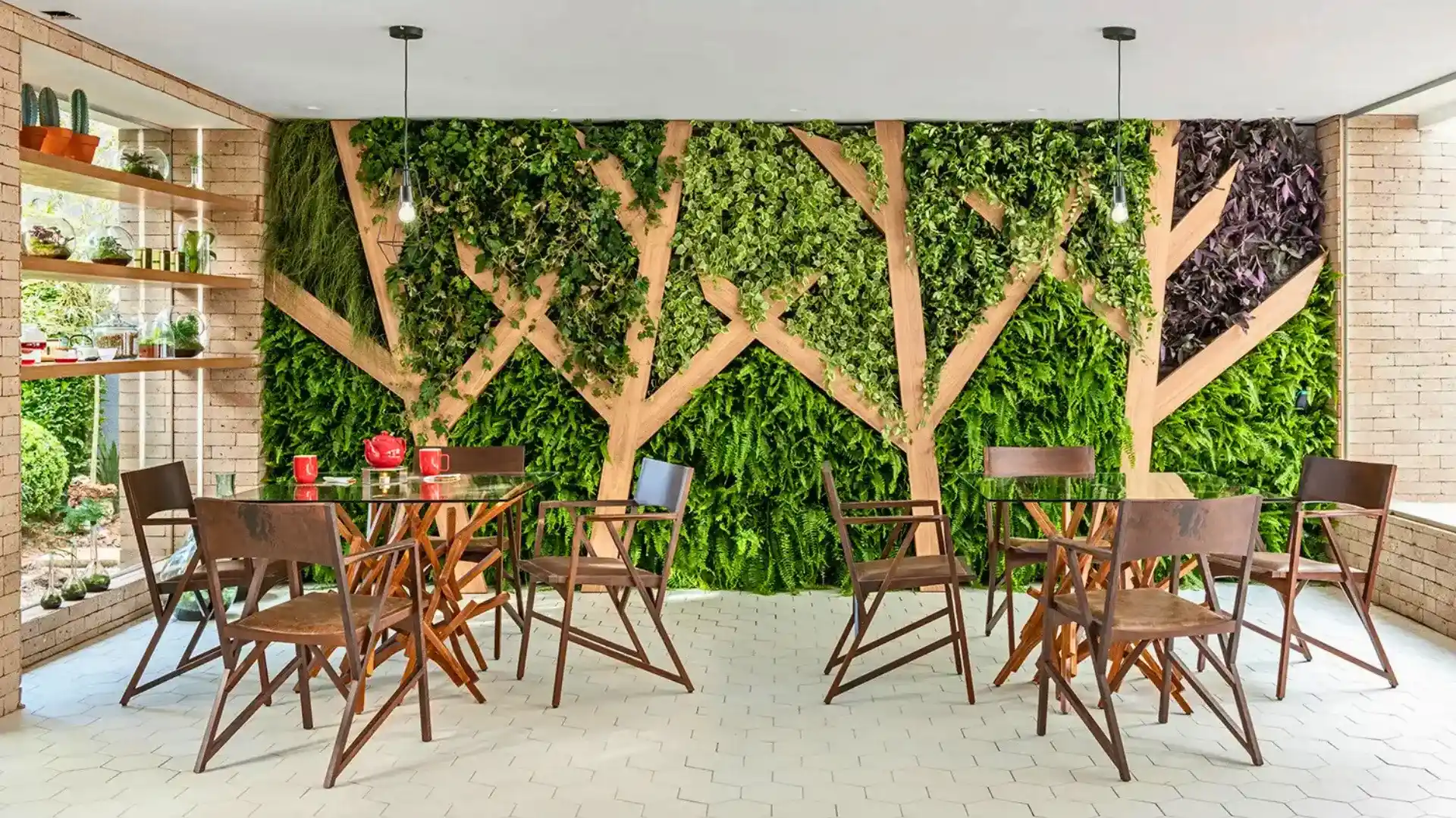 Jardines verticales y techos verdes para exteriores, productos y servicios para jardinería, soluciones en diseño y mantenimiento.