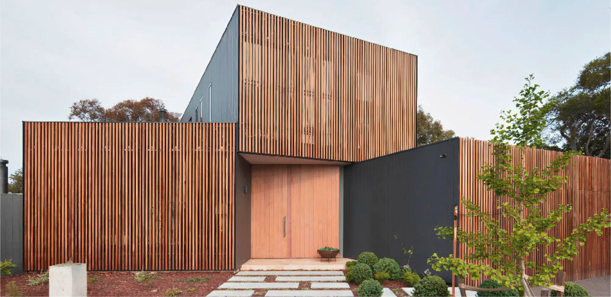 Perfiles decorativos para fachadas, servicio de instalación y mantenimiento de fachadas exteriores.