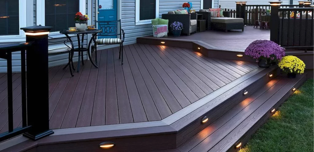 Piso deck de madera drenante para exteriores, diseño funcional y duradero, ideal en productos y servicios para pisos.
