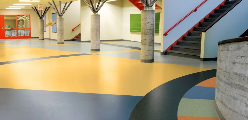 Pisos PVC homogéneo para interiores, diseño duradero y fácil mantenimiento, parte de productos y servicios para pisos.