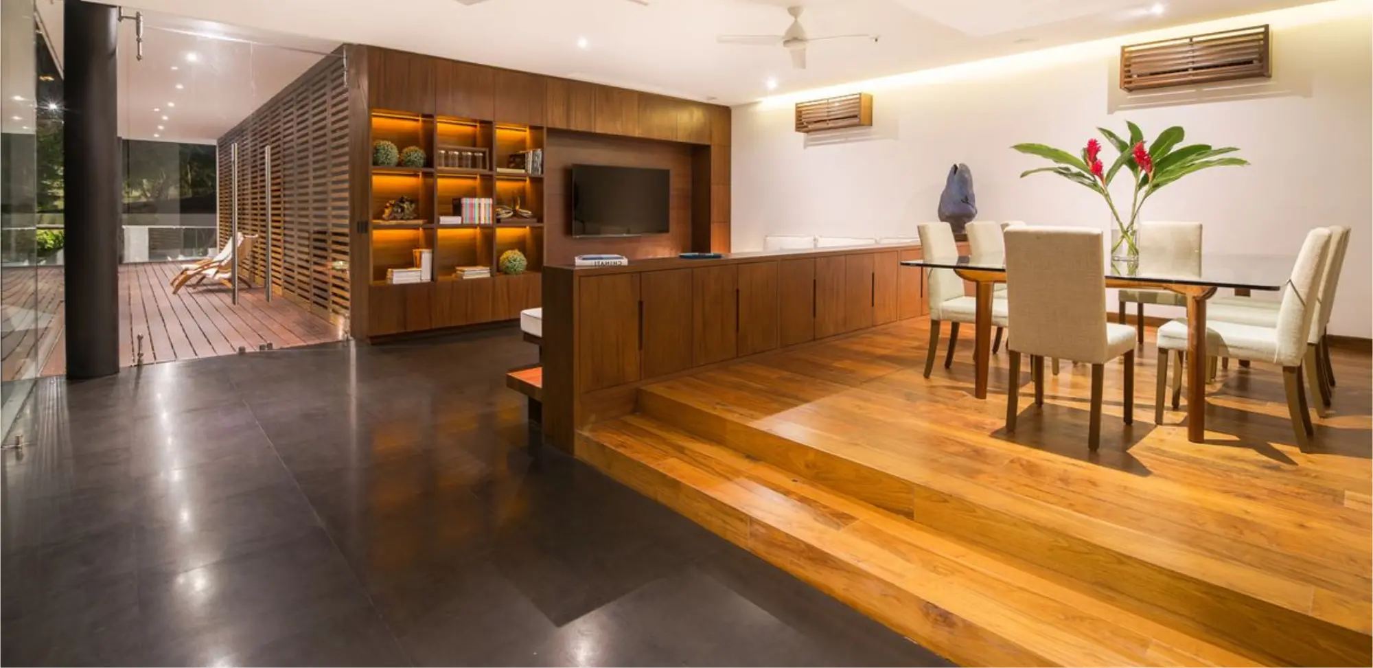 Pisos de tarima de madera de alta calidad, con productos y servicios para carpintería, perfectos para interiores y exteriores.