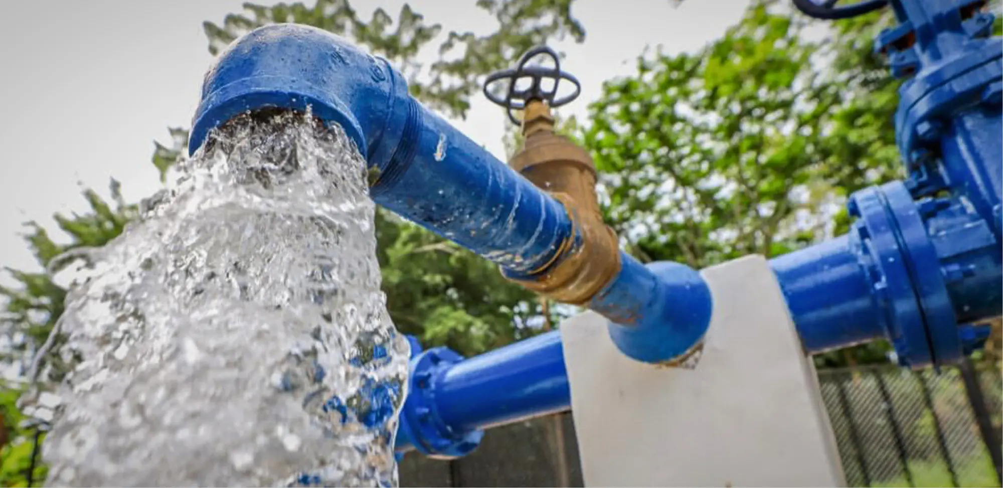 Instalación y mantenimiento de redes de agua potable en interiores y exteriores con productos y servicios de plomería eficientes y duraderos.
