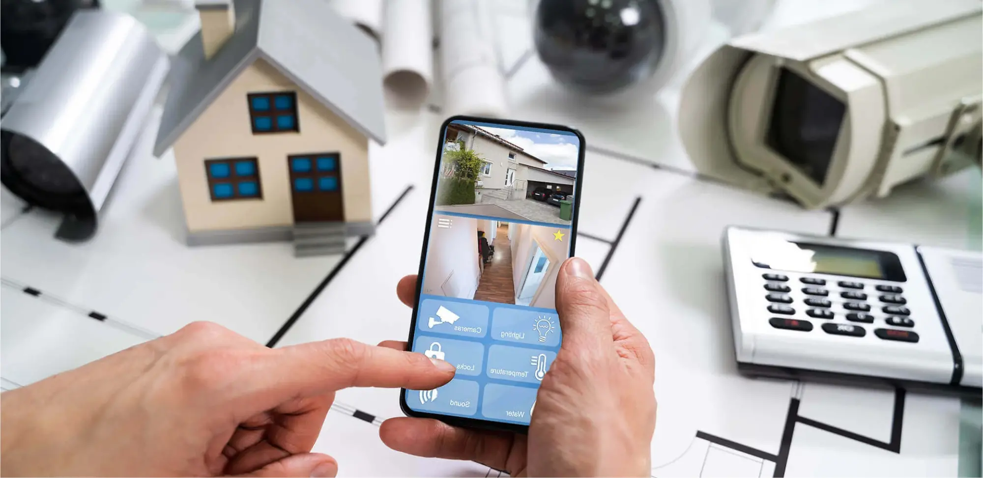 Sistemas de seguridad y vigilancia para interiores y exteriores con soluciones integrales en productos y servicios eléctricos.