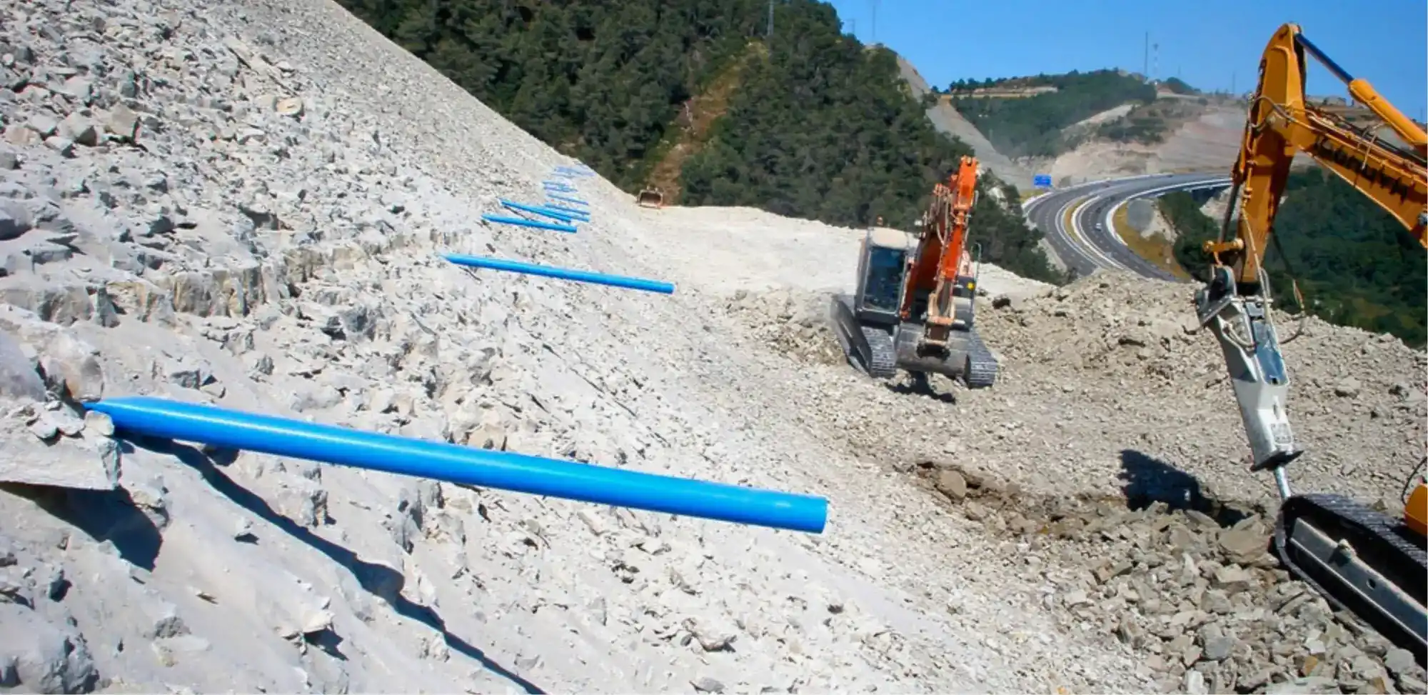 Sistemas de drenaje y estabilidad de suelos para proyectos de construcción con servicios de ingeniería civil.