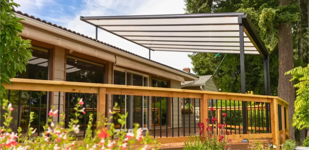 Techo acrílico para interiores y exteriores, ideal para maximizar la luz natural con soluciones de alta calidad para techos.