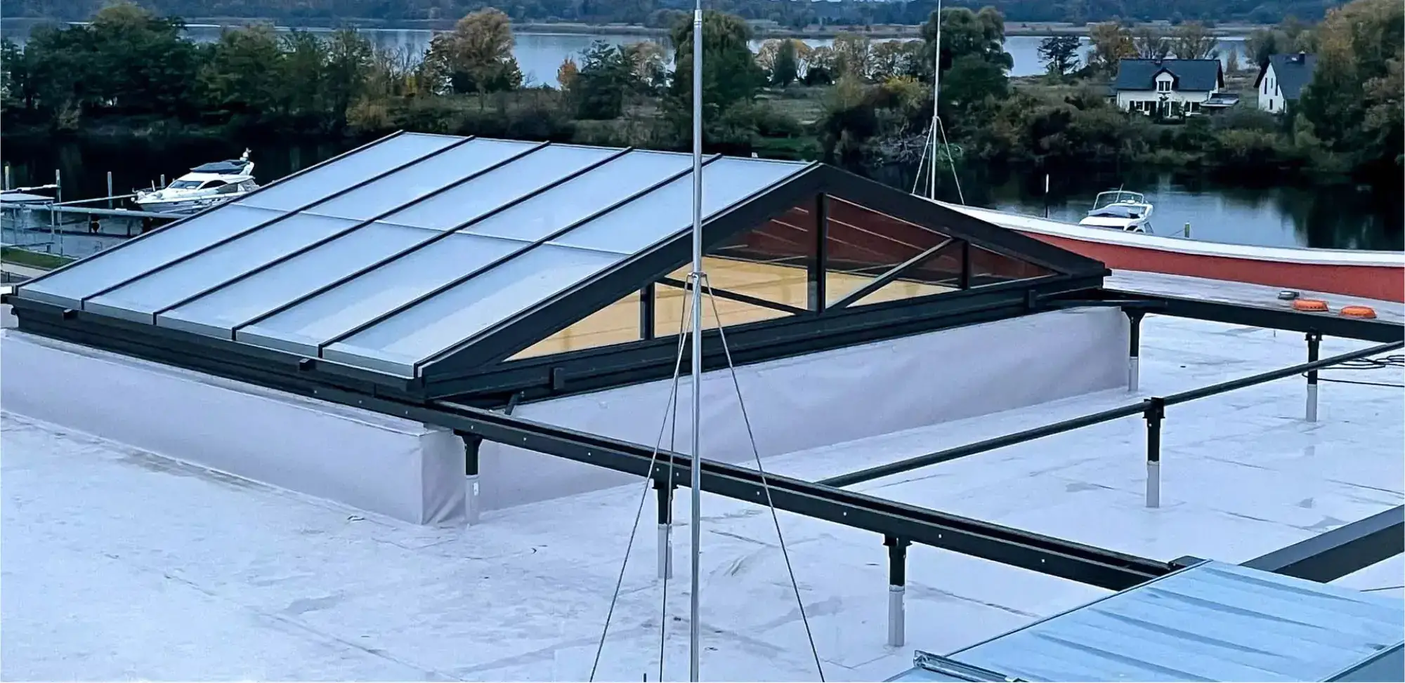 Techo corredizo para interiores y exteriores, funcional y moderno en soluciones y productos para techos.