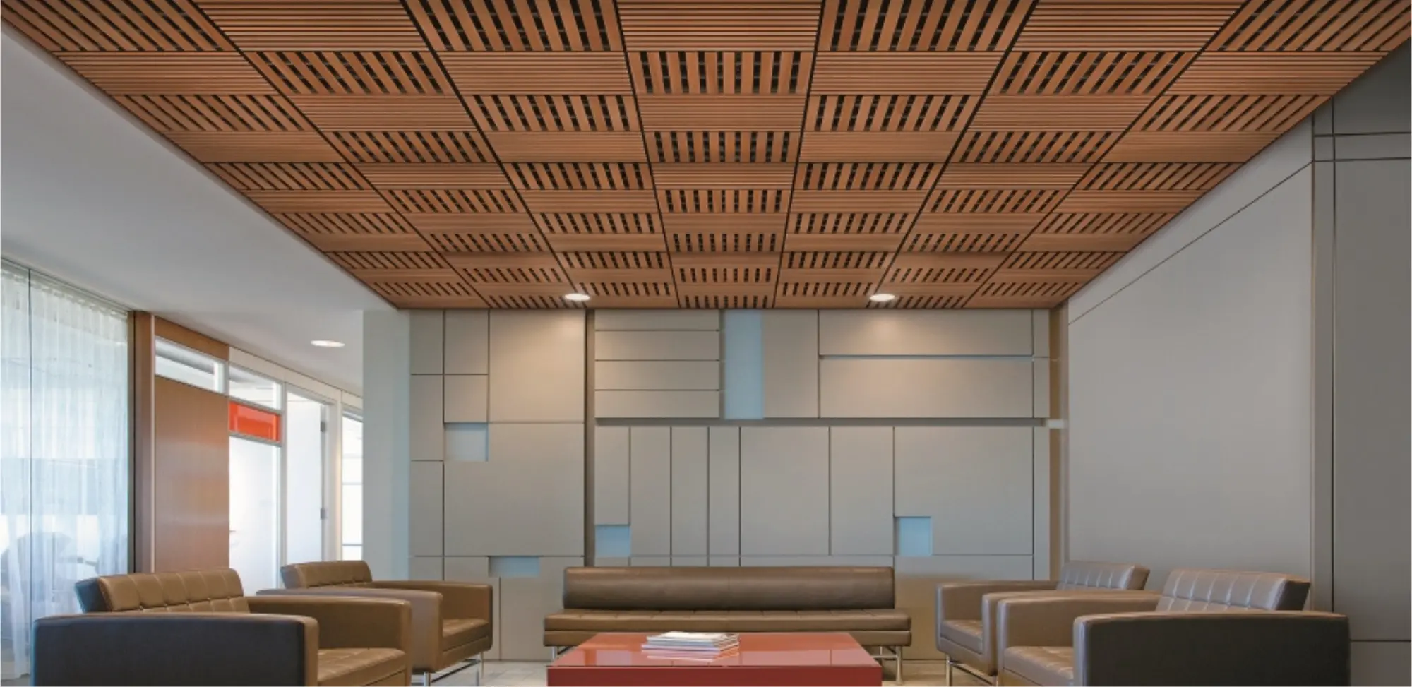 Techo modular para interiores, opción práctica y estética, parte de nuestras soluciones de alta calidad para techos.